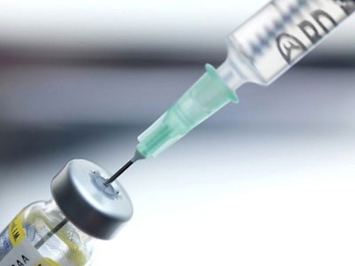 Tiêm vaccine là việc quan trọng trong công việc phòng chống bệnh ho cũi